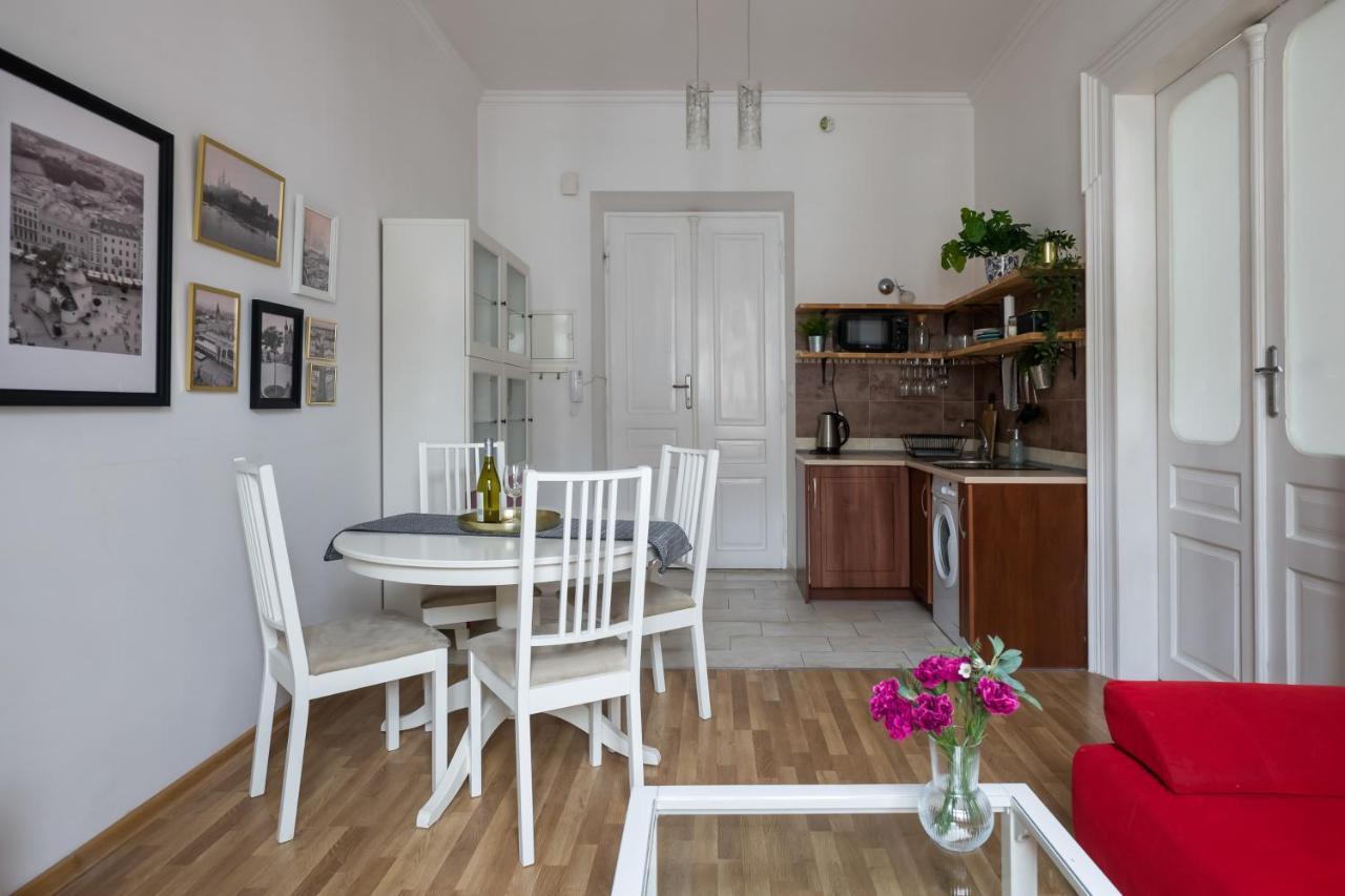 Discover Krakow Apartments - 3 Rakowicka St - Classic Apartments Near Main Station - Netflix ภายนอก รูปภาพ