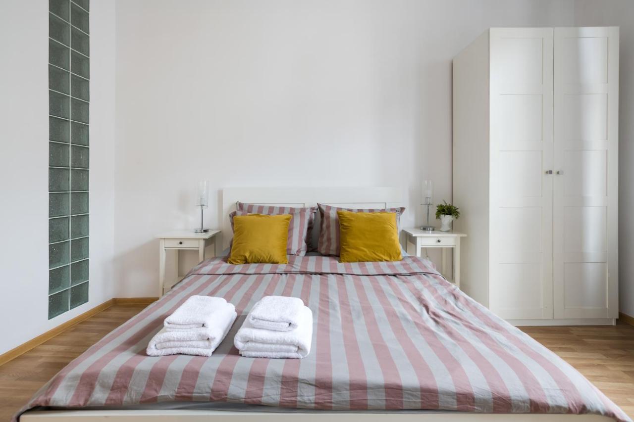 Discover Krakow Apartments - 3 Rakowicka St - Classic Apartments Near Main Station - Netflix ภายนอก รูปภาพ